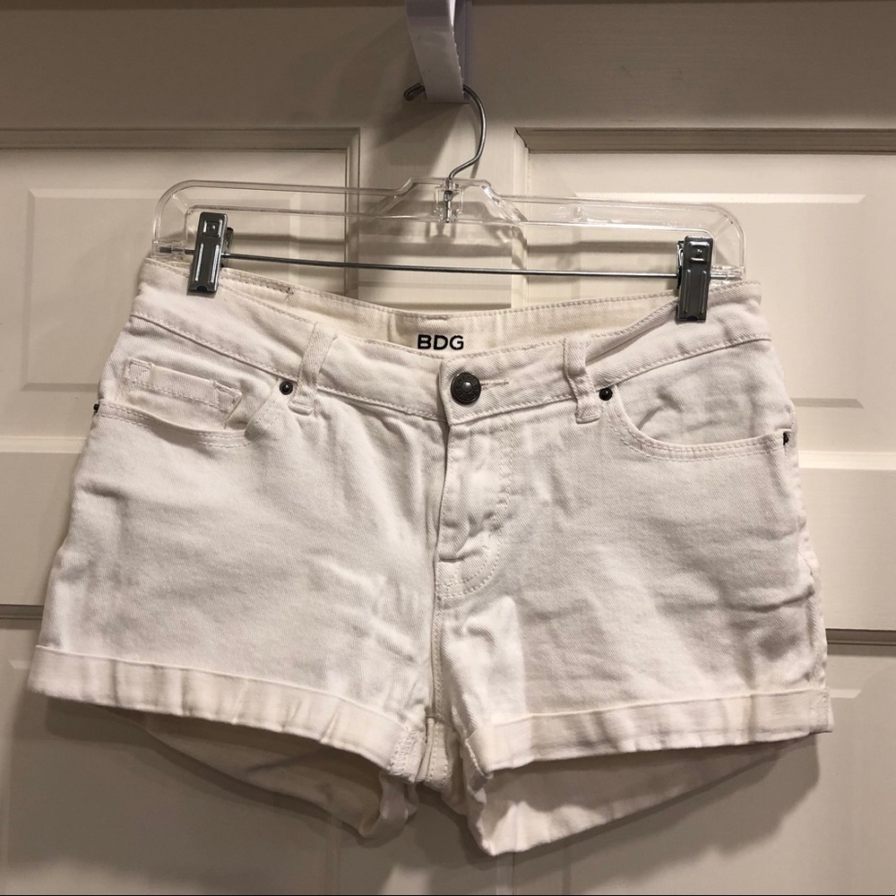BDG Mid Rise Alexa 5-Pocket Shortie Size 28